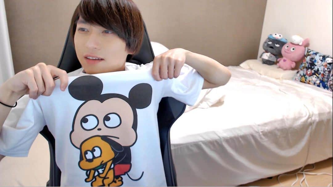 うゅりるのインスタグラム：「お気に入りのtシャツ!!!」