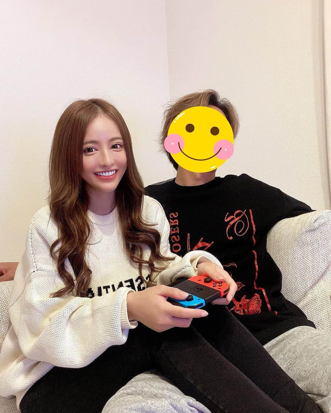 ririのインスタグラム：「今日もオタ活ww スプラトゥーン3🎮 ハマってますww  フォロワーさんとも 一緒にできて楽しい😹  昨日もガチガチ強い子と 一緒やったけど 負けなしだったね🤣 嬉しすぎー💕  みんな一緒やろうねー😎🧡💙🧡  #love #happy #ゲーマー #スプラトゥーン3」
