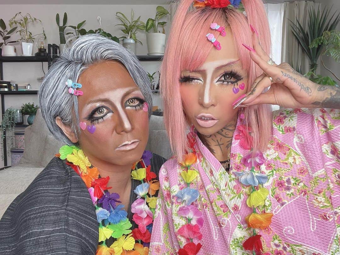 泉麻那のインスタグラム：「.  いつかの企画でやったマンバメイク😂🌺💓 まだ見てない人はいずまなチャンネルで検索🔍✨  @zombi6824   #マンバ #マンバメイク #YouTube #いずまなチャンネル」