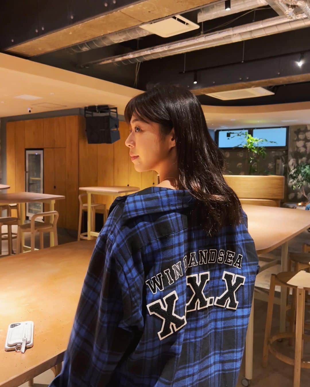 わちみなみのインスタグラム：「もう秋☑︎  サウナからカフェで、髪の毛が×ですが…  @windandsea_wear @god_selection_x_x_x_   コーヒー美味しかった✨ @common_tokyo   #カフェ #コーヒー　#カフェ巡り」