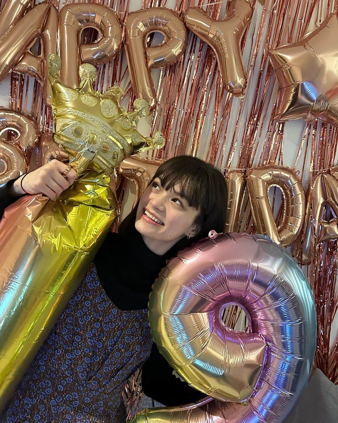 のインスタグラム：「１９歳になりました！ とっても楽しい１日でした🥰 10代最後たのしみますっ🧸 2022.10.12」