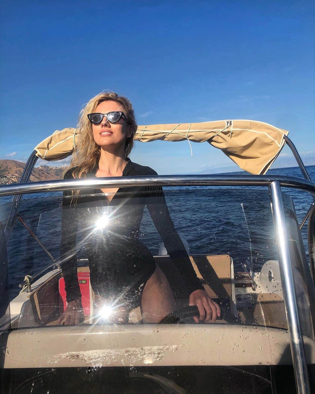 バール・パリーさんのインスタグラム写真 - (バール・パリーInstagram)「Having a Bond moment 🍸🚤」10月12日 23時42分 - barpaly