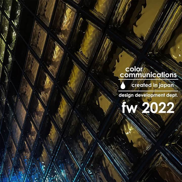 COLOR COMMUNICATIONSのインスタグラム：「2022 fall/winter insta promo sound by @emno   遅ればせながら、カラコミ 18年目の秋冬モデル発表・ご予約受付開始です！  定番と新作を織り交ぜながら、いつも通りシンプルなアイテム達ばかりです。 商品によって若干発売時期は異なりますが、ご予約の締切は 10月17日（月）までとなりますので、お忘れなく！⏳  オンラインストアはプロフィールリンクへ👆 今季もどうぞよろしくお願いします🙏  #colorcommunications #カラーコミュニケーションズ #カラコミ #カラコミ2022年モデル」