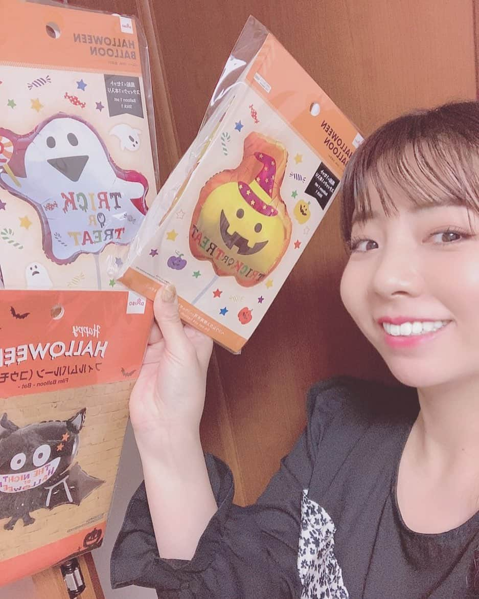 前田まみさんのインスタグラム写真 - (前田まみInstagram)「もうすぐHalloween🍬👻🎃  今年はどんな飾り付けにしようかな〜〜 甥っ子ちゃんの写真撮るので、バルーン🎈を買ってきました。 100円均一すごいなぁ👏😍✨  みなさんはHalloweenのご予定は？😊   #Halloween  #ハロウィン  #吉本新喜劇  #よしもと新喜劇  #新喜劇」10月13日 0時35分 - koromami24