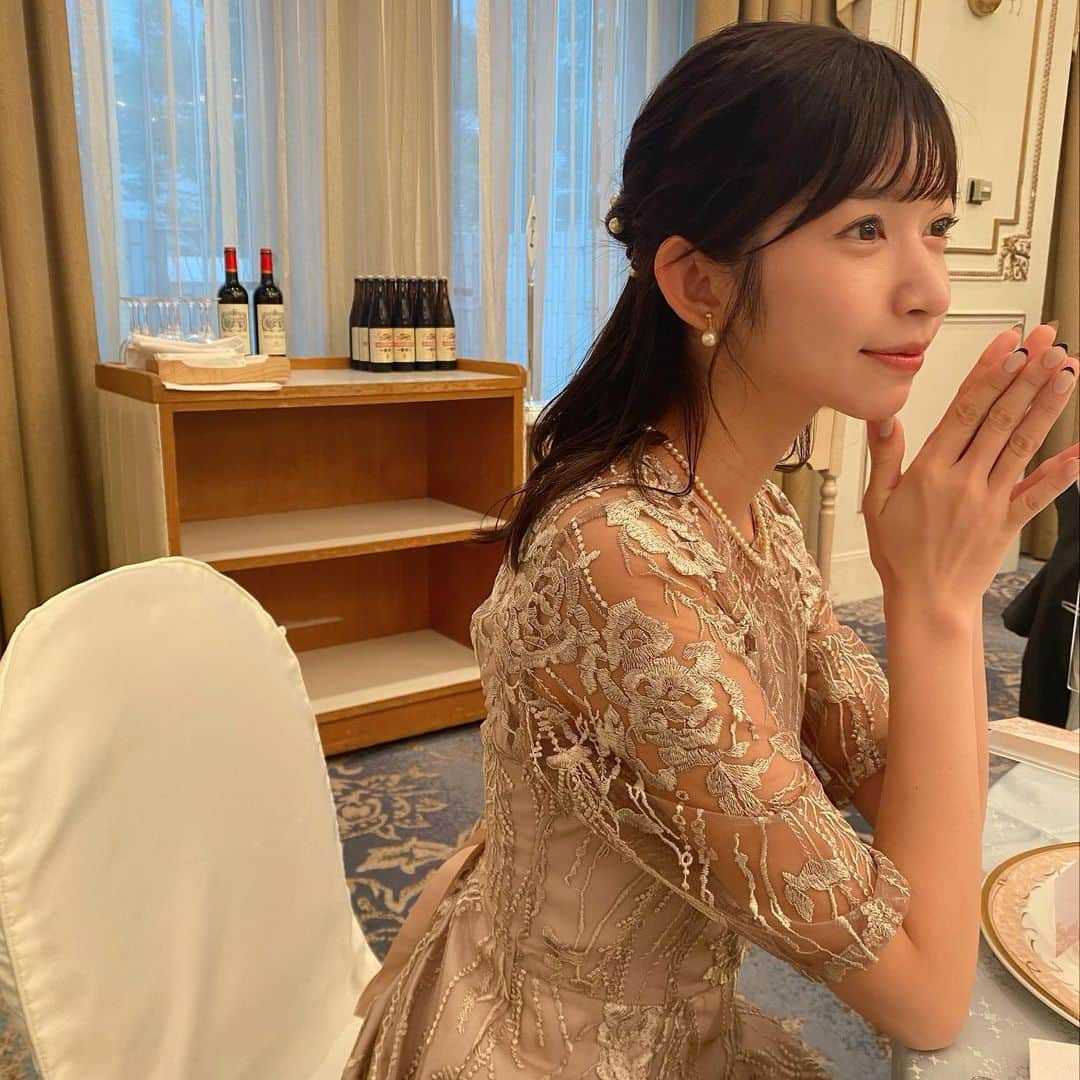 荒木沙織さんのインスタグラム写真 - (荒木沙織Instagram)「誰からにも好かれるあすちゃんの結婚式🫶 大切な人の節目に関われて嬉しいな🌷」10月13日 1時01分 - sao__0813