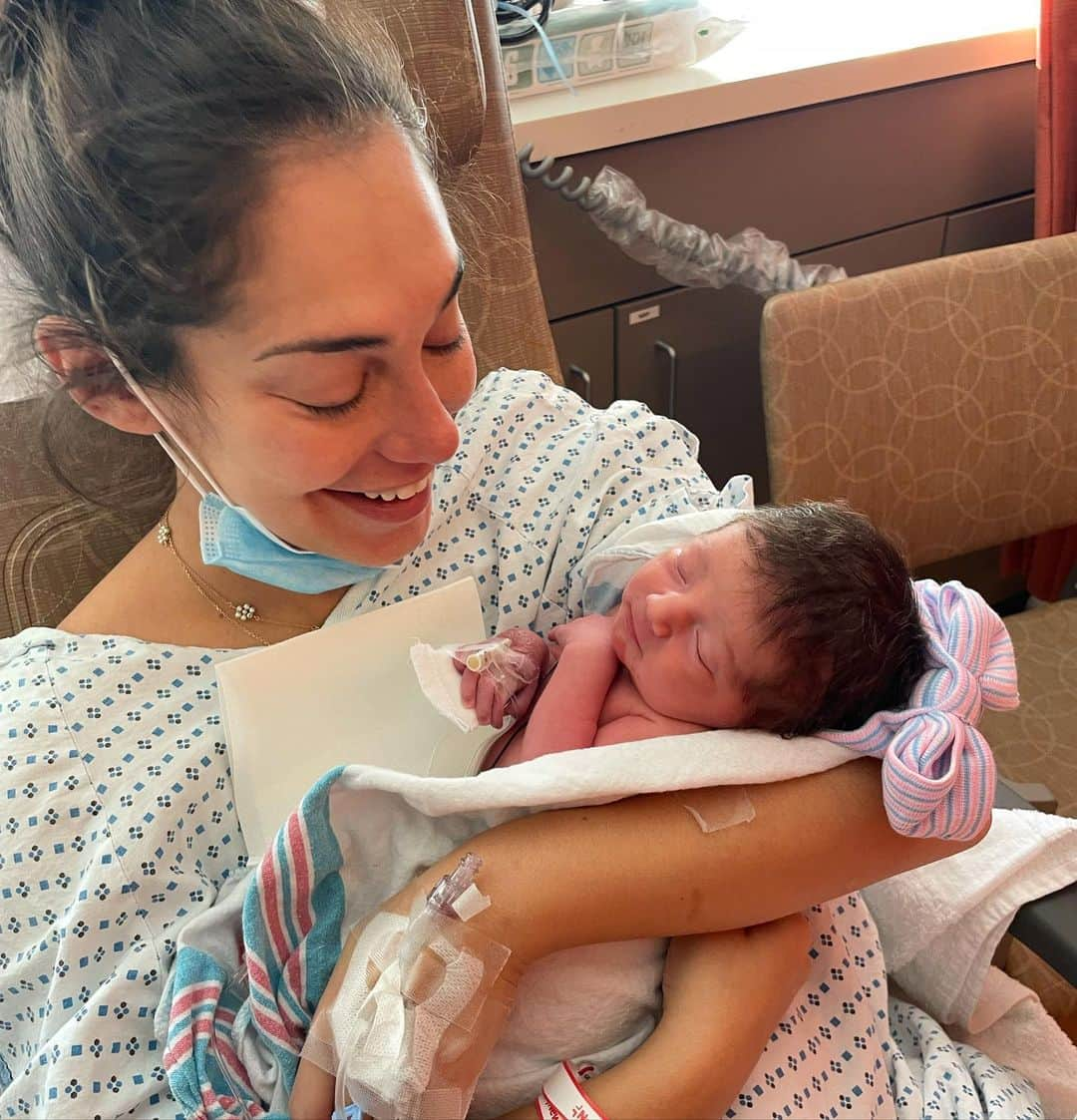 オードリー・ゲルマンのインスタグラム：「Vivian Salem Zechory, welcome to the world 🤍✨」