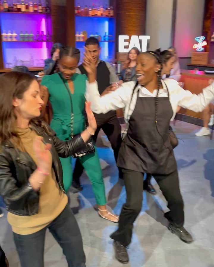 ベン・フェルドマンのインスタグラム：「Forced my wife to do a game show with me, she accidentally got hammered & started an Electric Slide & because the universe is hilarious, it all airs on national television tonight, our anniversary.  #guysultimategamenight」