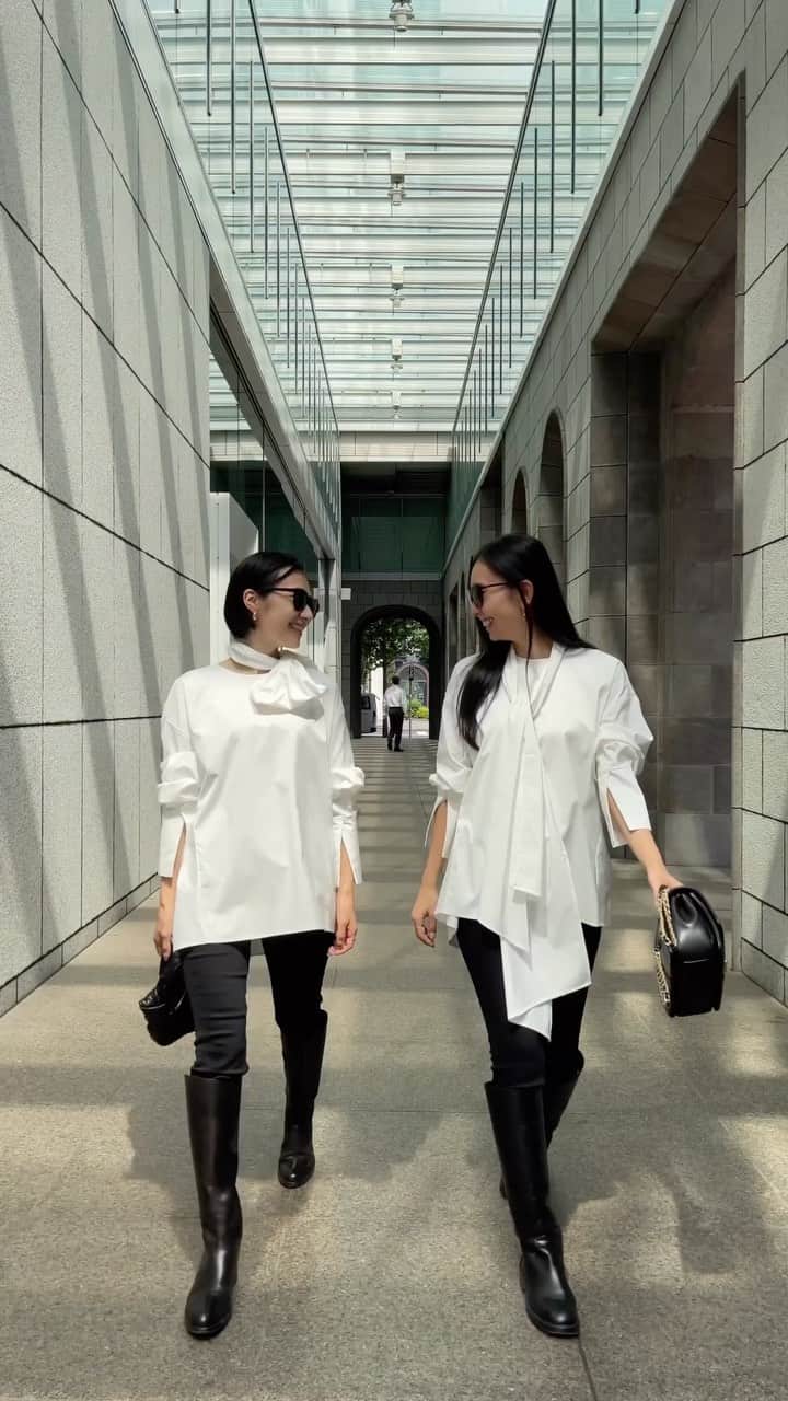 鈴木詩織のインスタグラム：「お揃いのブラウスを着て @_____sari とお出掛け🤍✨ チョコレート屋さんのアイスが美味しすぎた🍨　  ブラウスは @meri.onlinestore コラボのタイ付きブラウス♡ 同じブラウスなのに結び方とかで全然違うものに見えるよっ🤭  10/20(木)20:00に再販します🛒  ⁡ ⁡ ⁡ ⁡ ⁡  #shiorin_styling#akte#meri#ミーリー#双子コーデ#ミリコ#アラサーコーデ#ブラウスコーデ#大人フェミニン#30代ファッション#30代コーデ#ボウタイブラウス#秋コーデ#ロングブーツコーデ」