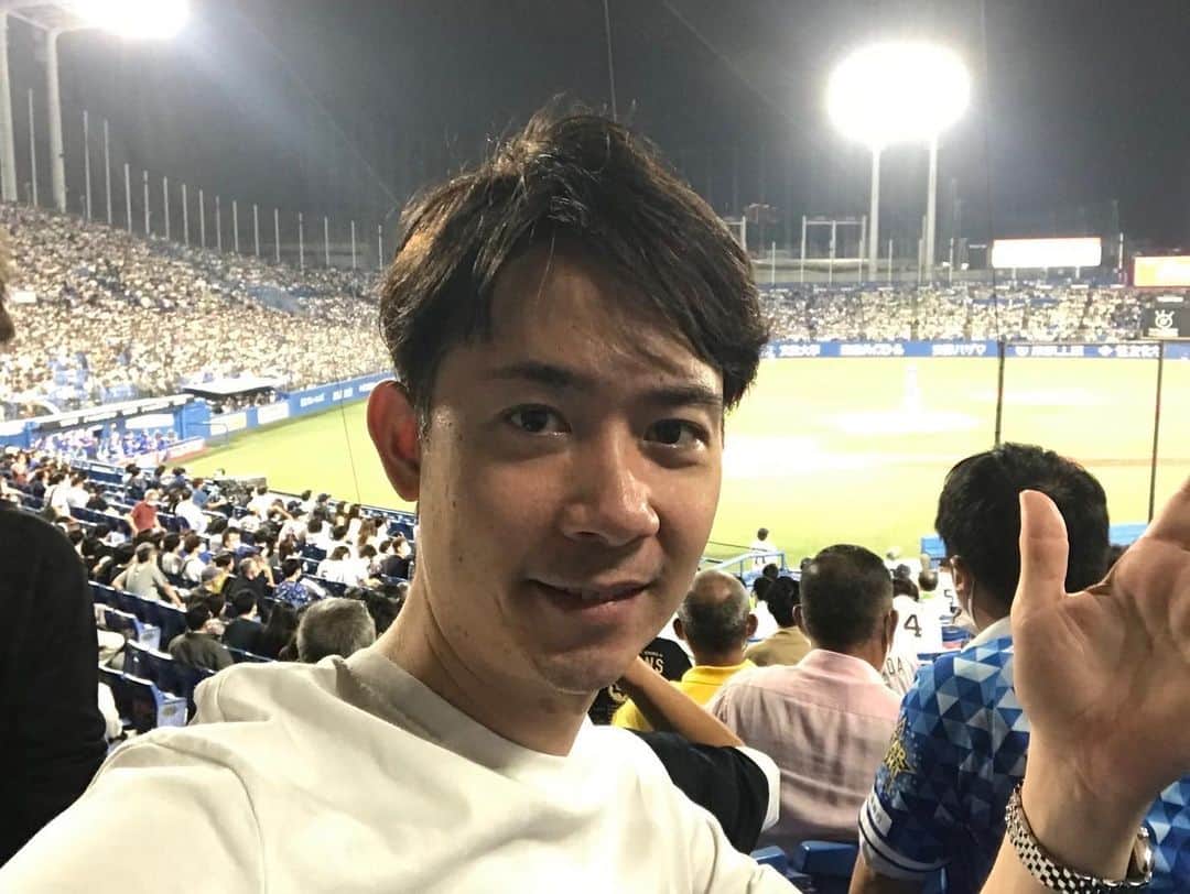 フジテレビアナウンサーのインスタグラム：「. いつもは放送席からお伝えしていますが、 この日はスタンドで観戦！  やはり、野球は最高です‼️  #フジテレビアナウンサー #田淵裕章 #8ッピー」