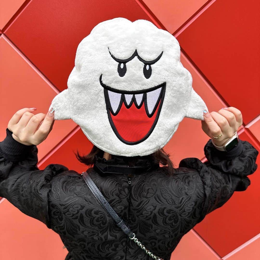 佐藤栞さんのインスタグラム写真 - (佐藤栞Instagram)「念願のテレサベレーちゃん‼️👻  これ実はリバーシブルになってて、反対にするとテレサが照れてるの！  …テレサが照れる…？？？🫢  いつもここで写真撮ってるなぁ〜🥹ｶﾜｲｲﾝﾀﾞﾓﾝ  #usj #ユニバーサルスタジオジャパン #ユニバ #ハロウィン #halloween #テレサ #大阪」10月13日 12時40分 - bookmarker_23