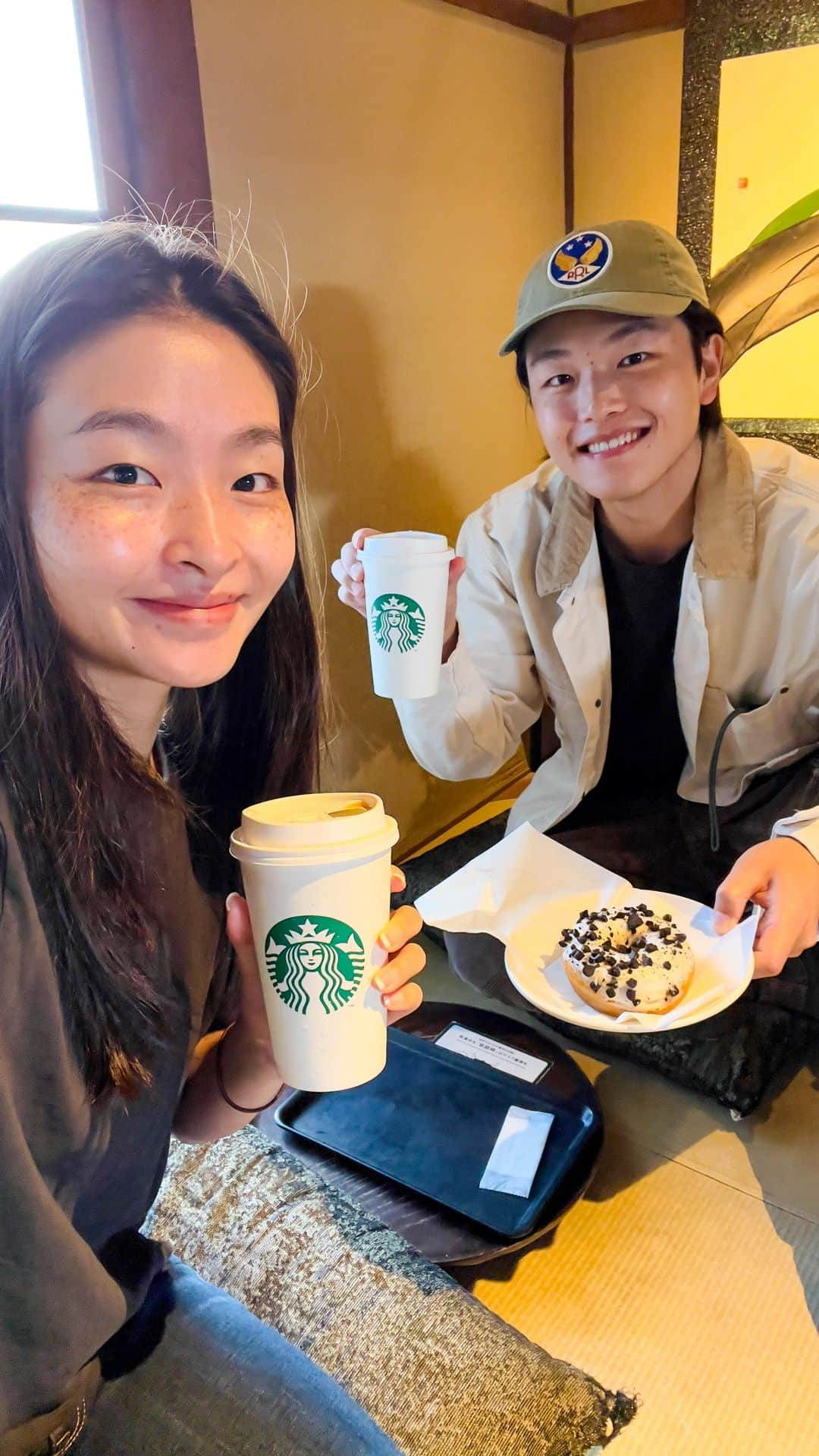 アレックス・シブタニのインスタグラム：「An IG LIVE from Starbucks… in Kyoto! ☕️🇯🇵 @starbucks_j #kyoto #japan #starbucks #iglive」