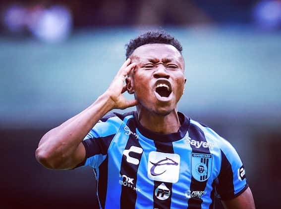 クリフォード・アボアガイのインスタグラム：「🙏🏾💙🖤⚽️ @clubqueretaro」