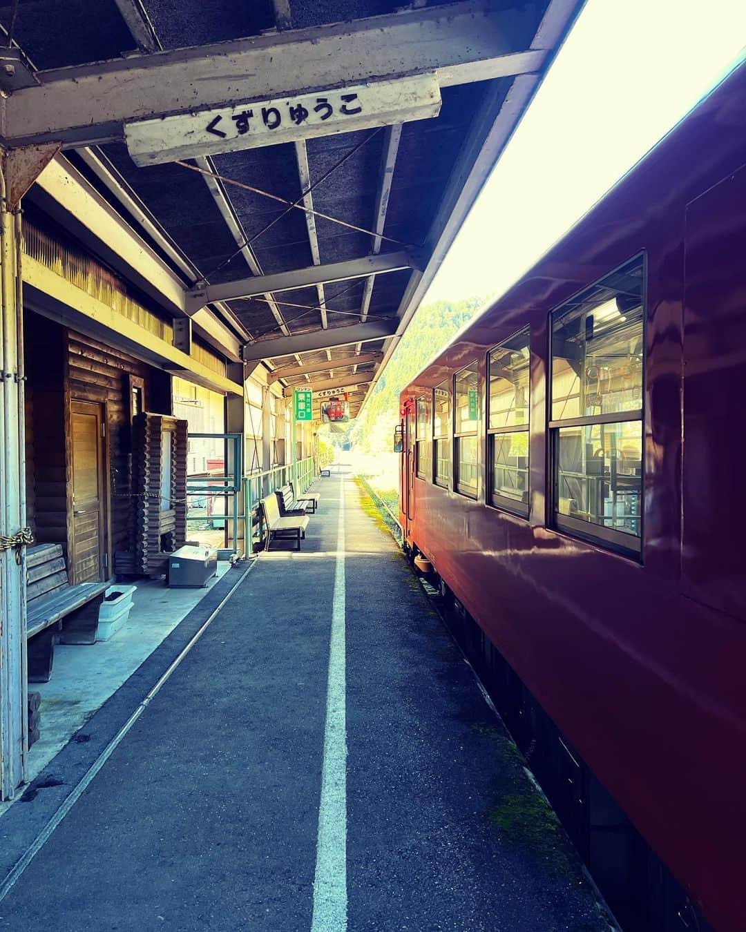 伊藤大地のインスタグラム：「越美北線 九頭竜湖駅」