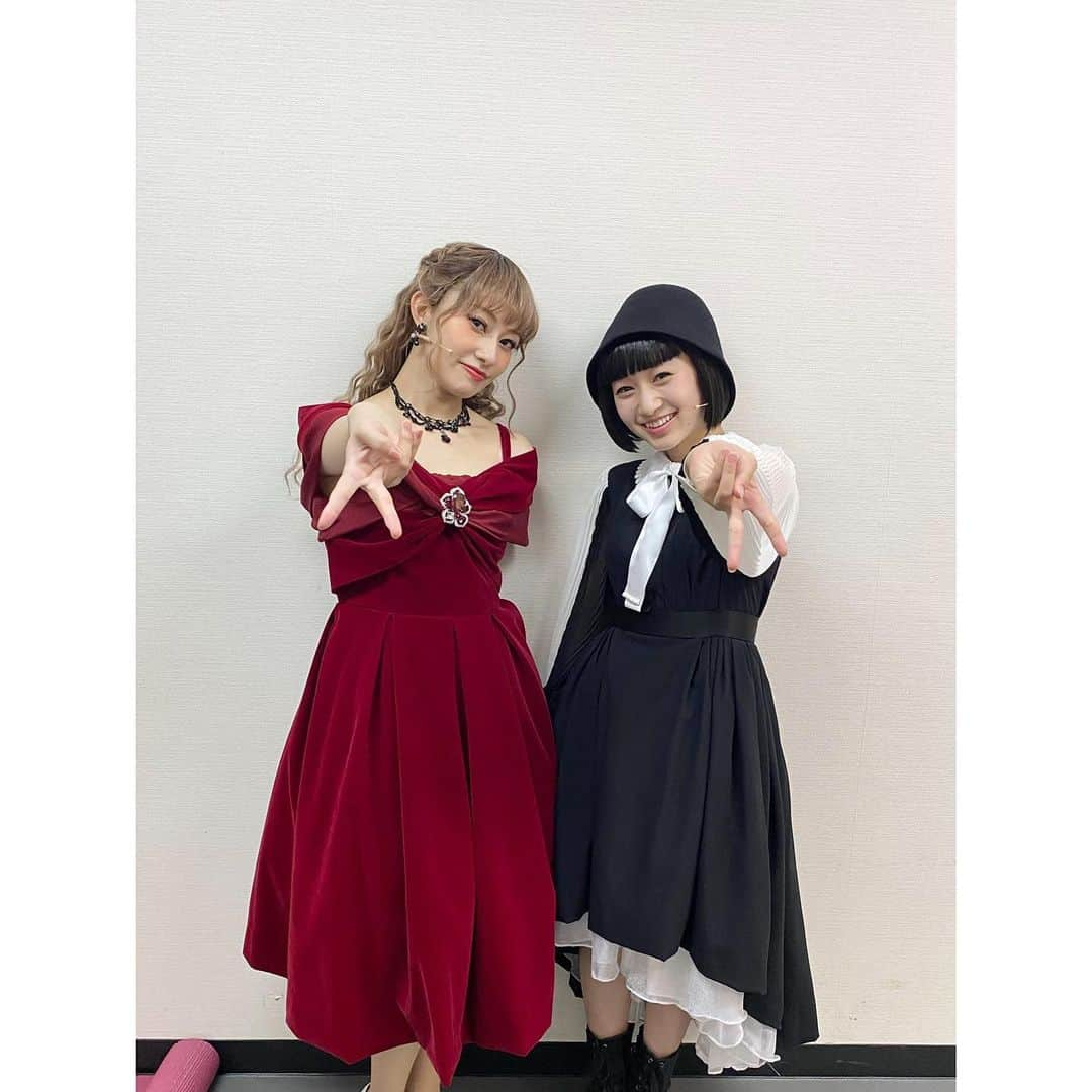 横溝菜帆のインスタグラム：「🎻  ミュージカル 『 DOROTHY オズの魔法使い 』  全公演、無事に終了いたしました！  毎回、キャストの皆さんの生の歌声に感動しながら一緒に楽しく歌って踊っていました。 終演した今、大好きな全曲が 私の頭の中で繰り返し流れています🎼  こんなにも素敵な作品の舞台に立てたこと、 こんなにも素晴らしいカンパニーの 仲間に入れてもらえたこと、 心から誇りに思っています😌  いつも一緒にいてくれたキャストの皆さんと 会えなくなることがとても寂しいです😢  また皆さんと同じ舞台にたてるように 今の自分ができることを着実に 少しずつ進んで行きたいと思います！  キャストの皆さん、 スタッフの皆さん、 応援してくださった皆さん、 ありがとうございました☺️✨  #DOROTHY #オズの魔法使い  #桜井玲香 さん #蒼井翔太 さん  #鈴木勝吾 さん #渡辺大輔 さん #小野塚勇人 さん  #栗山航 さん #伊波杏樹 さん #凰稀かなめ さん  #鈴木壮麻 さん  #荒木啓佑 さん  #井坂泉月 さん #石井大希 さん  #大山五十和 さん #古清水愛奈 さん  #後藤紗亜弥 さん #咲花莉帆 さん  #瀬戸口希哉 さん #森山晶之 さん  #渡部光夏 さん #飯嶋あやめ さん  #横溝菜帆  🎻」