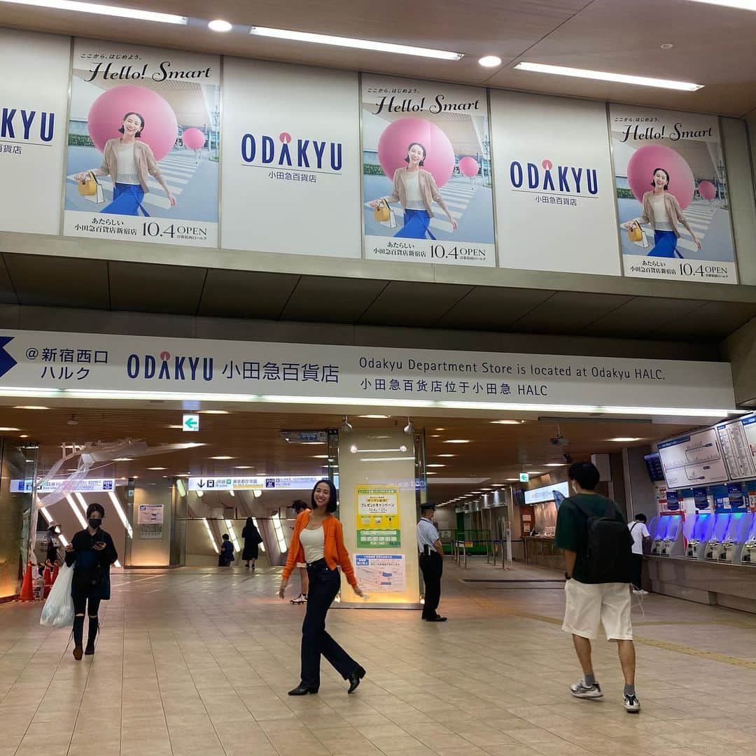 海老沼さくらさんのインスタグラム写真 - (海老沼さくらInstagram)「小田急百貨店 新宿店✨ ありがとうございます🥲💕最高です。  4枚目は母、5枚目は祖父。家族が喜んでくれて嬉しい🥲」10月13日 21時22分 - sakura981118