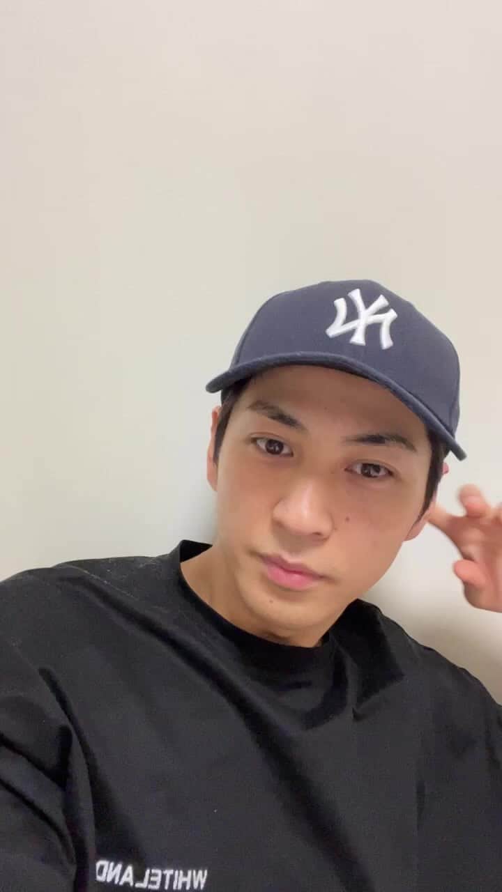 のインスタグラム：「1時間寝坊しました。すみません」