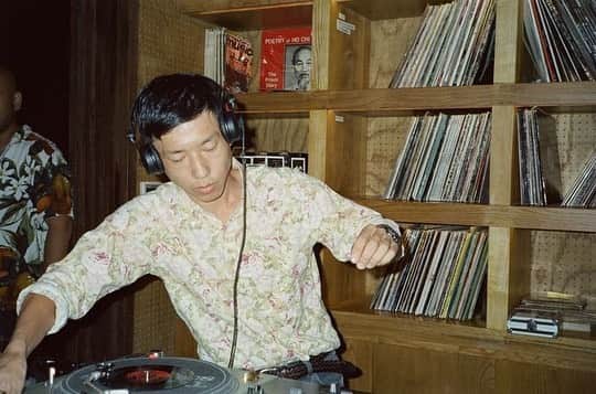 UNION PRODUCTSのインスタグラム：「. I fall asleep playing DJ. . 少し前の記憶。  寝ながらだけど、こっちでも変わらずマイペースにDJやってます。  Photo by @mizoo_vietnam」