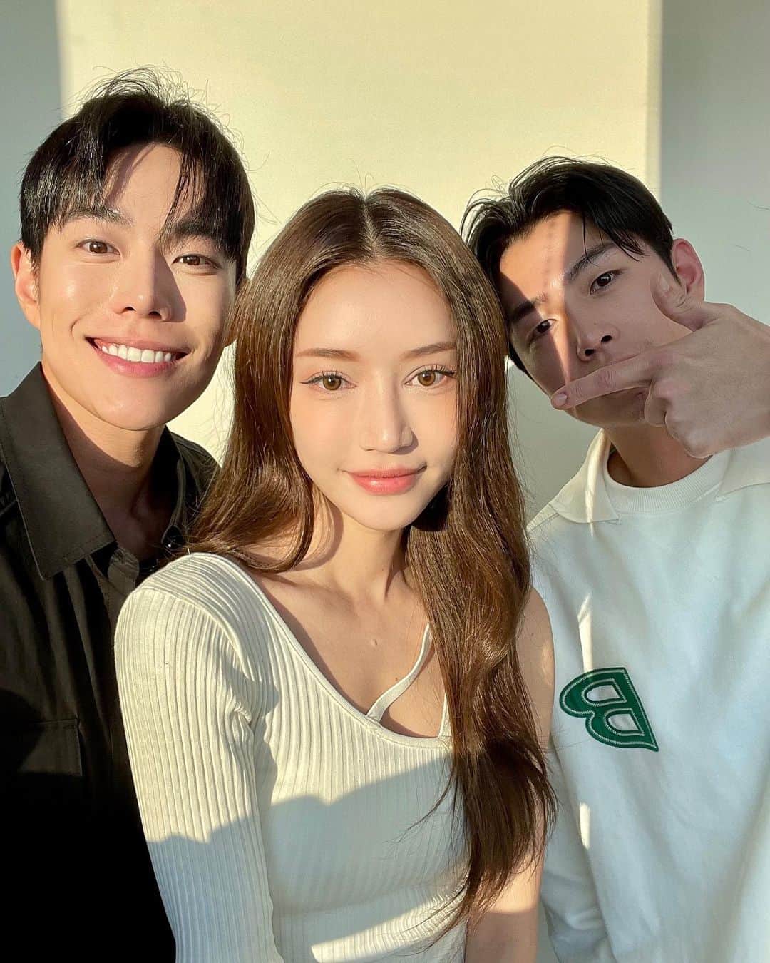 パク・ソラのインスタグラム：「얼마나 긴장했는지 말못훼😵‍💫 레오님은 완벽 그잡채🫶🫶🫶 @leojmakeup」