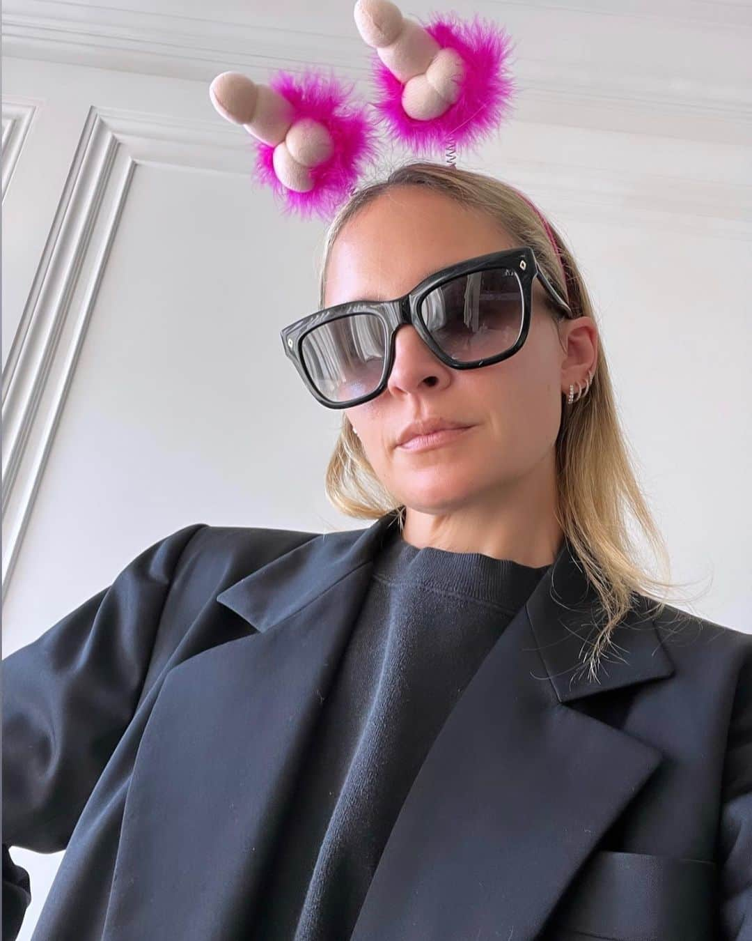 ニコール・リッチーのインスタグラム：「Who said Paris fashion week was over?」