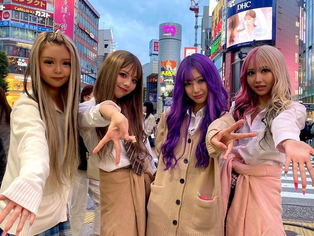 egg公式さんのインスタグラム写真 - (egg公式Instagram)「まなぺこ×あいさ×じゅな×ねおん💜 ⁡ 制服でモテ対決したよ💖💖 誰