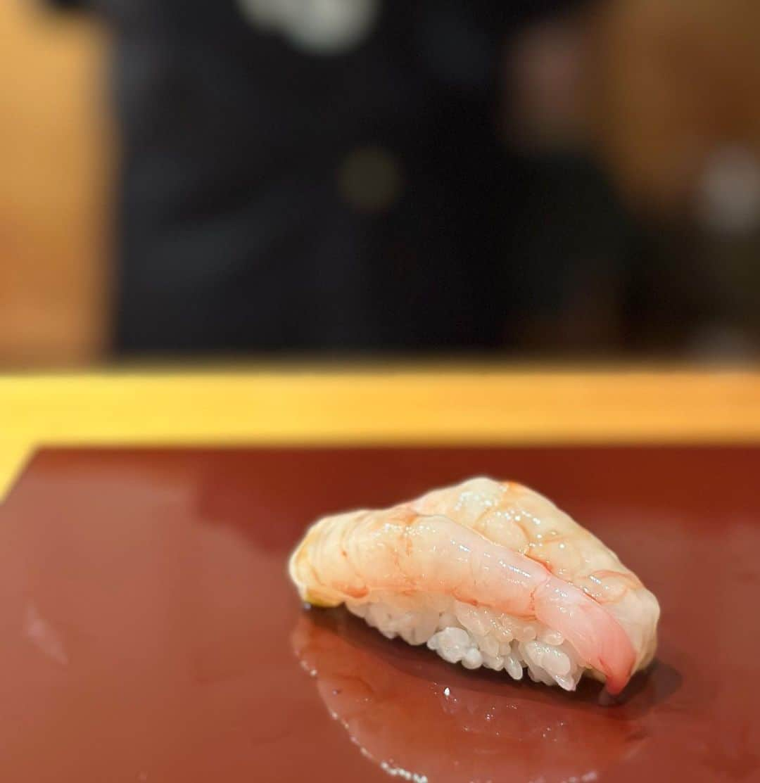 高野祐衣さんのインスタグラム写真 - (高野祐衣Instagram)「先日の🍶🍣  サウナで整いまくった後の 美味しいお酒とお鮨は最高でした🤤 in 佐渡島  古旅館をリノベーションした 『Hostel Perch』のサウナは100℃超えで外気浴が最高でした！佐渡旅行の際は是非✨  #日本酒　#日本酒女子 #天領盃　#雅楽代 #佐渡島　#りきすしさわた」10月13日 19時38分 - yuipooon12_06