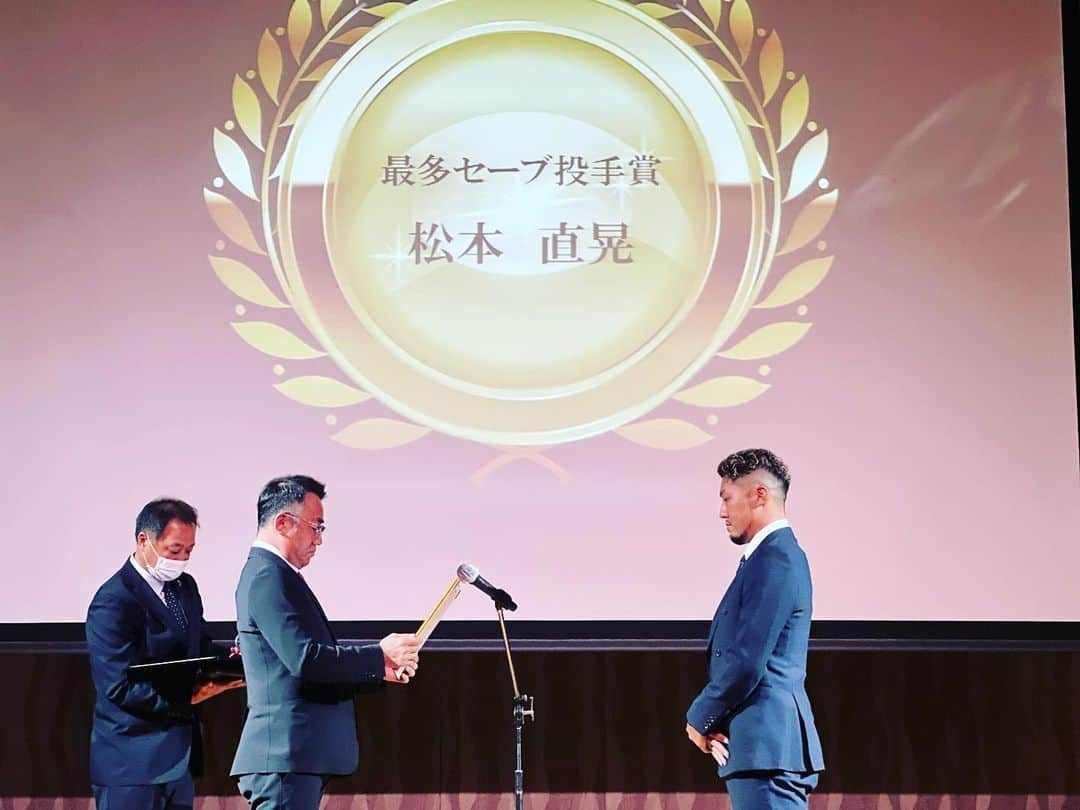 松本直晃さんのインスタグラム写真 - (松本直晃Instagram)「最多セーブ！  #ヤマエ久野九州アジアリーグ  #award #福岡北九州フェニックス  #火の国サラマンダーズ  #大分bリングス  #ramoncabrera  #妹尾克哉」10月13日 19時54分 - naoaki.66