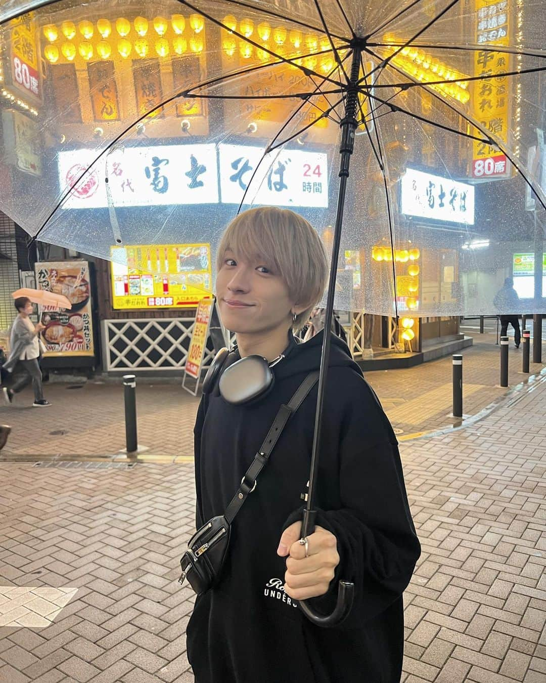 SHOYA【ANFiNY】さんのインスタグラム写真 - (SHOYA【ANFiNY】Instagram)「⁡ ⁡ ⁡ ⁡ ☂️☂️☂️ ⁡ ⁡ 雨キライ、、、 ⁡ ⁡ ⁡ hoodie @roen_underground  ⁡ ⁡ #pr」10月13日 19時58分 - shoya_anfiny