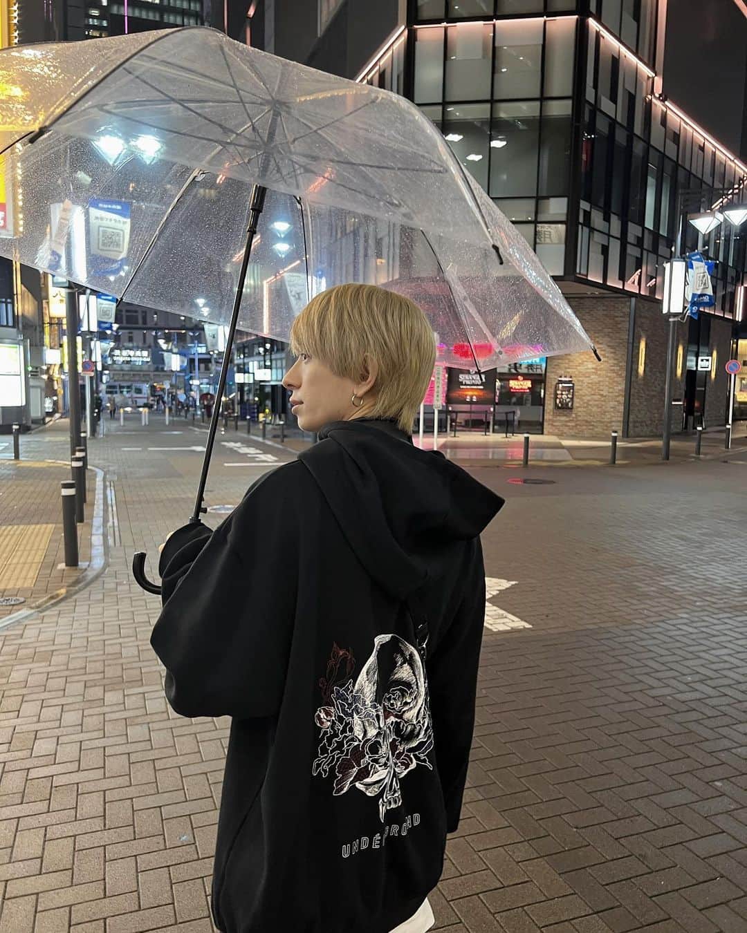 SHOYA【ANFiNY】さんのインスタグラム写真 - (SHOYA【ANFiNY】Instagram)「⁡ ⁡ ⁡ ⁡ ☂️☂️☂️ ⁡ ⁡ 雨キライ、、、 ⁡ ⁡ ⁡ hoodie @roen_underground  ⁡ ⁡ #pr」10月13日 19時58分 - shoya_anfiny