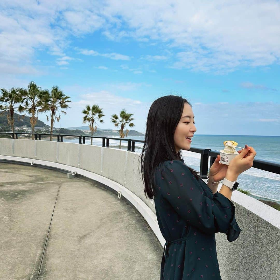 園都のインスタグラム：「撮影で宮崎県に来てます！  オフタイムに海とジェラート🏝 気候も良くて最高。 #miyazaki」