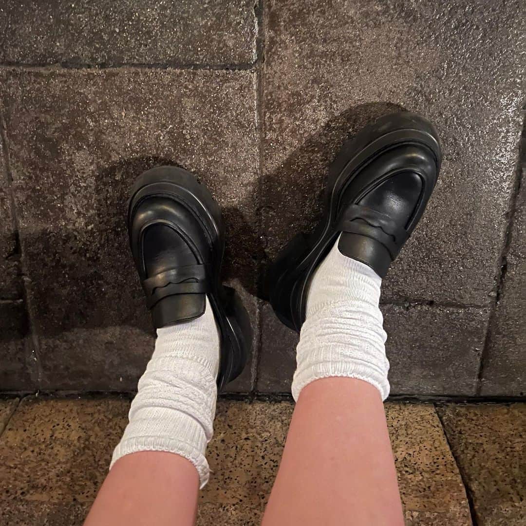 山下恵奈のインスタグラム：「秋もう3足靴買ってる👞🌕」