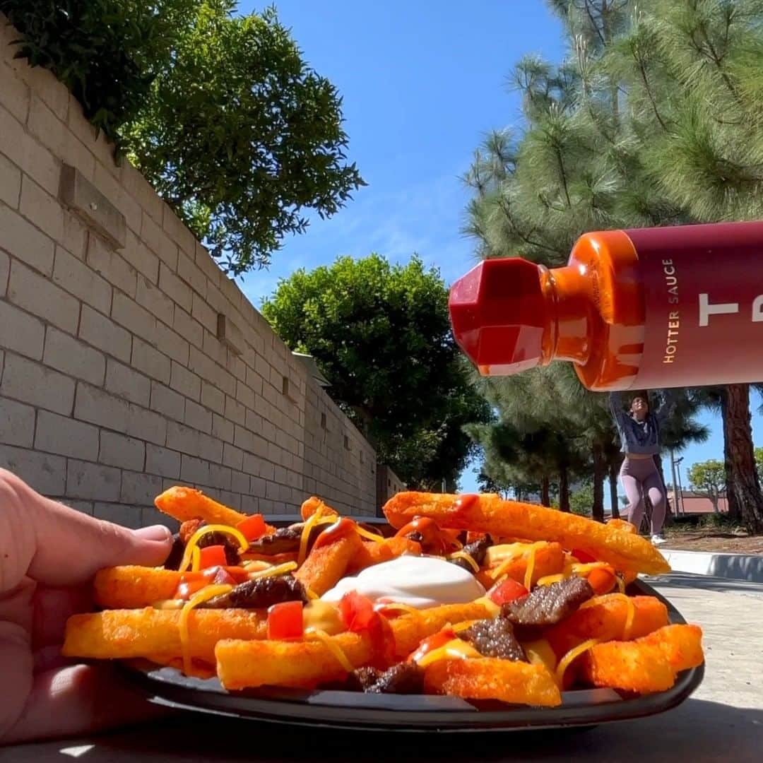 Taco Bellのインスタグラム：「Get your hands on the Loaded Truff Nacho Fries before they’re gone.」