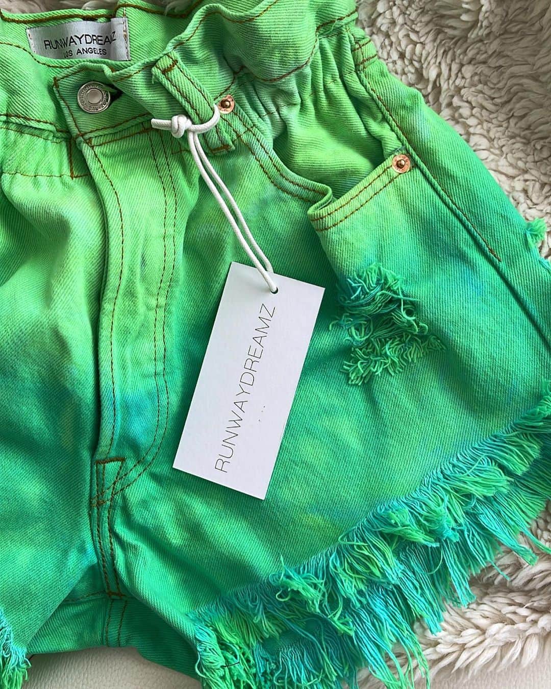 のインスタグラム：「Stuck on summer 🦖🦎🍏 . . . . #runwaydreamz #vintagefashion #love #obsessed #streetstyle #jeans #girl #goals #sustainablefashion #shorts #lifestyle #tan #custom #denim #sexy #girlssupportgirls #girlpower #vintage #reconstructed #iconic #vintagefashion #beach #essentials #shortshorts #streetfashion #grunge #tiedye #denim #beachwear #summervibes」