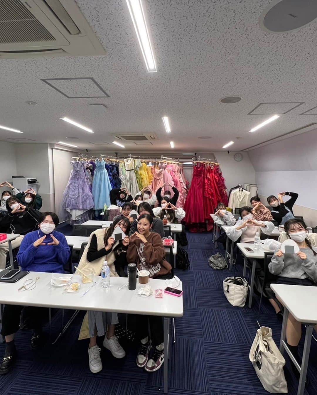 東京ブライダル専門学校 公式さんのインスタグラム写真 - (東京ブライダル専門学校 公式Instagram)「みなさんこんにちは😊✨  東京ブライダルではではおにぎりアクションweekがスタート致しました🍙！ おにぎりアクションとは、おにぎりの写真をSNSへ投稿すると、アフリカ・アジアの子どもたちに給食が5食分プレゼントできる、というものです🍽✨  ぜひみなさんも、#OnigiriActionで投稿してくださいね🍙 #トラジャルおにぎり では、東京ブライダル専門学校・ホスピタリティツーリズム専門学校のおにぎりアクションの様子もご覧いただけます☺️  #東京ブライダル専門学校 #東ブラ #OnigiriAction #トラジャルおにぎり」10月14日 10時04分 - tokyobridal