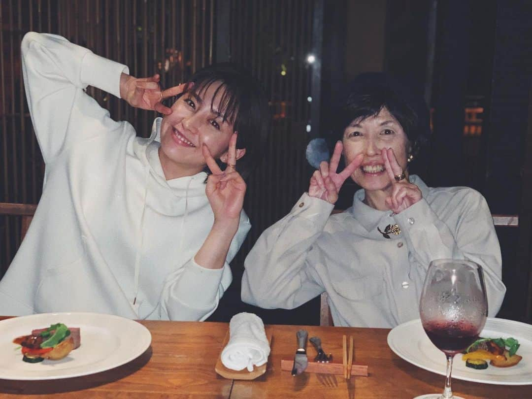 宮司愛海さんのインスタグラム写真 - (宮司愛海Instagram)「59歳おめでとうの日！ いないことにも慣れてきたけど、時々会いたくてたまらなくなります。またね〜☺︎」10月14日 10時59分 - manami_miyaji