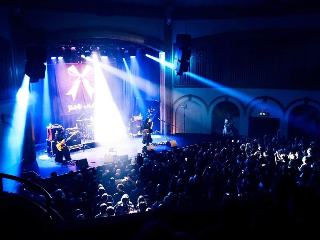 遠乃歌波さんのインスタグラム写真 - (遠乃歌波Instagram)「Thank you for coming yesterday!!  I had good time together. We'll be come back Seattle✨  #neptunetheatre #bandmaid #PRS #prsguitars #japaneserock」10月14日 12時03分 - kanami_bandmaid