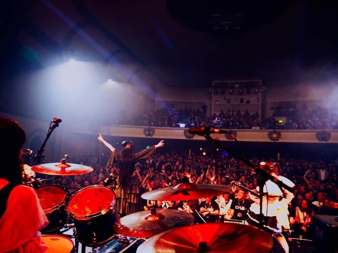 遠乃歌波さんのインスタグラム写真 - (遠乃歌波Instagram)「Thank you for coming yesterday!!  I had good time together. We'll be come back Seattle✨  #neptunetheatre #bandmaid #PRS #prsguitars #japaneserock」10月14日 12時03分 - kanami_bandmaid