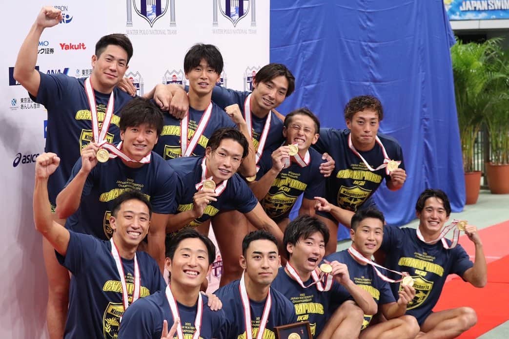 足立聖弥のインスタグラム：「日本選手権🏆🏆🏆🏆  来年も頑張ります！！ ご声援ありがとうございました🙇  #水球 #waterpolo #日本選手権 #kingfisher74 #優勝 #4連覇」
