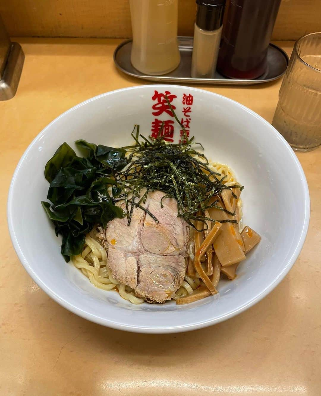 桃華ゆりあさんのインスタグラム写真 - (桃華ゆりあInstagram)「笑麺亭の油そばが大好き🤤❤️  食べ方はお酢とラー油をぶっかけて食べるの🤤❣️  最後の〆にチータンタンがおすすめ✍️🧡   #油そば #ラーメン #東京グルメ  #都内グルメ  #つけ麺 #油そば専門店  #おすすめグルメ  #美味しい」10月14日 13時42分 - choooova