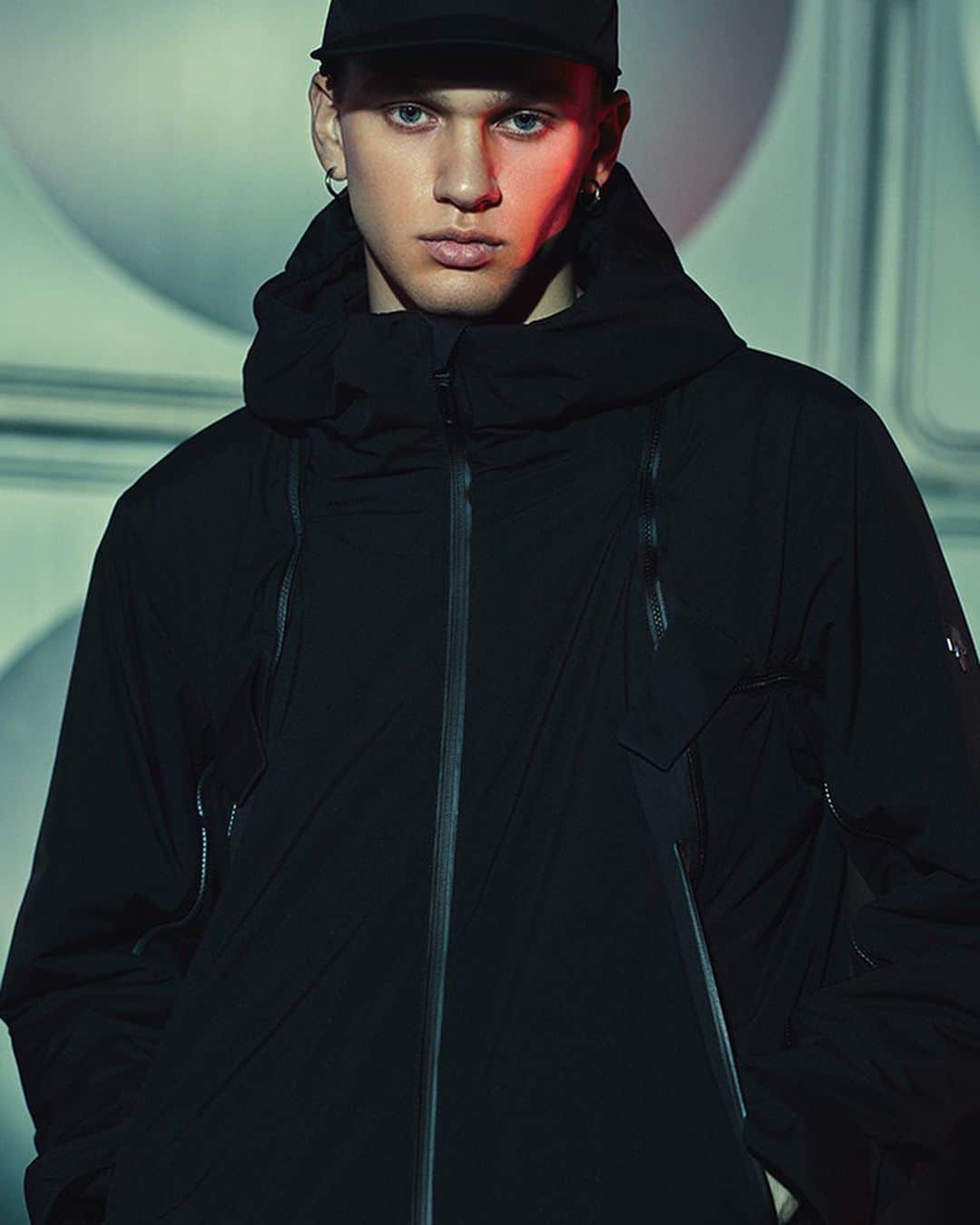 ムラカミカイエのインスタグラム：「Beginning of a new chapter. @descente_allterrain   Fashion direction @yoheiusami  Photo @genkinishikawa  Hair @kenshinasano  Model @coisheam  Art direction @koki___nishikawa (Simone) Project Management @lacot095 (Simone) @t.tohda_ (Simone) Producer @kokiota89 (Simone)  DESCENTE CONNECT Concept&Design @ DESCENTE DISC Merchandise @kokiota_jp (DESCENTE) Promotion Rinko Nakayama (DESCENTE)  Creative direction @kaie_murakami (DESCENTE / Simone)」