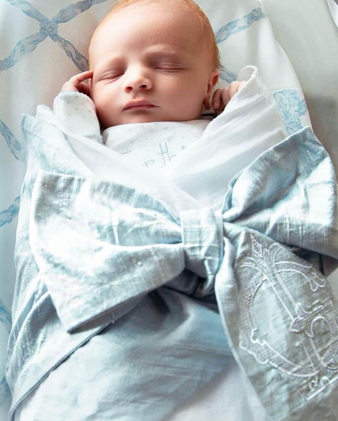 レイン・ギャリソンのインスタグラム：「Hello world! For those of you who know me you know how much I love my girls, but I have prayed daily for 4 straight years that God would give me the opportunity to raise a little boy and guide him to be a great man! On October 11th those prayers were answered as my warrior of a wife @marykaitlin0614 gave birth to Lane Edward Garrison jr. We named him after me not out of ego but as a reminder to a new legacy being built with our family to live life with honor, integrity and humility…lessons I wish I had learned a lot sooner. Oh and for my future football recruits, he’ll go by LG2. 😉」