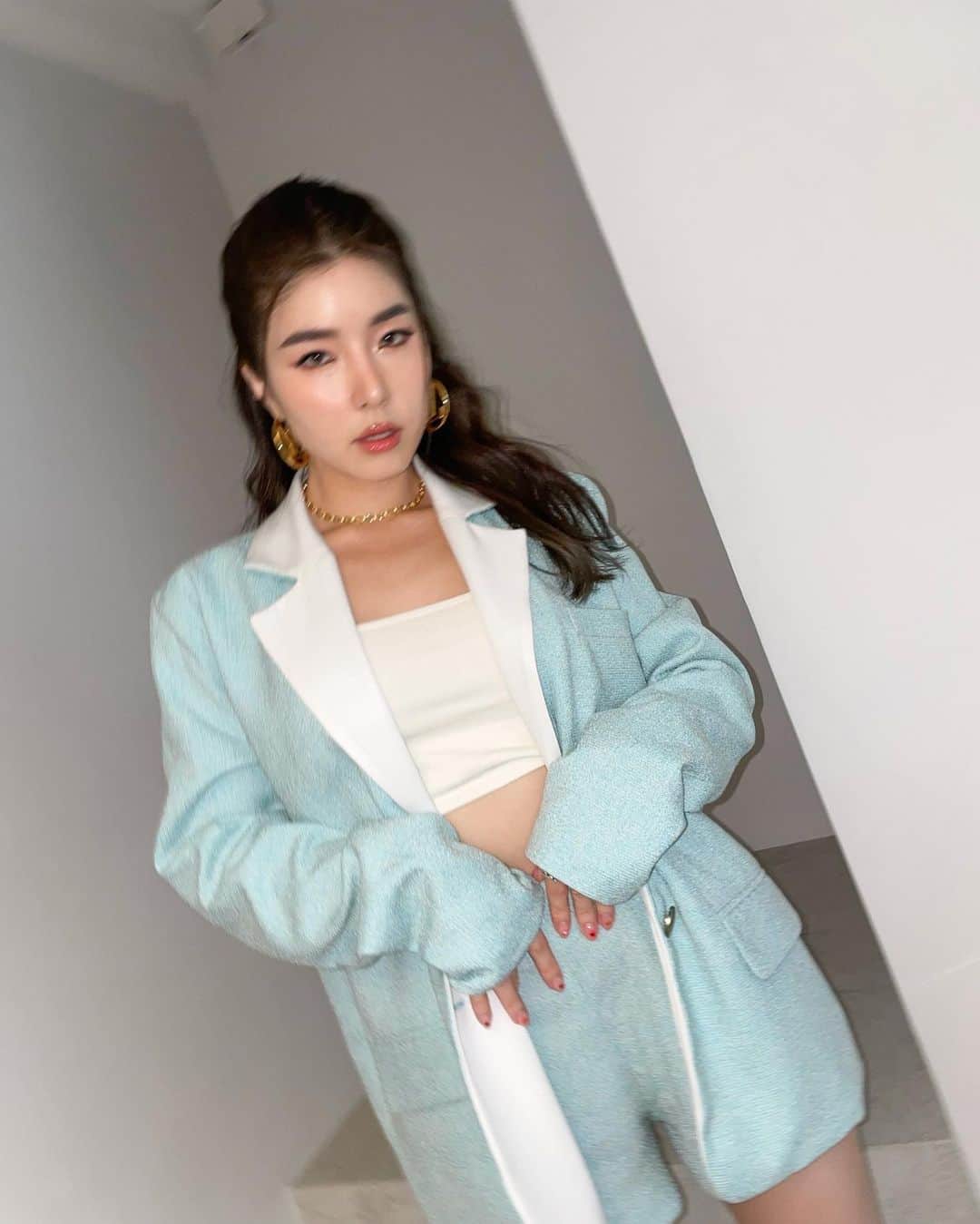 GYEON SEOのインスタグラム：「_* grow through 💙 . . @thanrawee_boutiques」