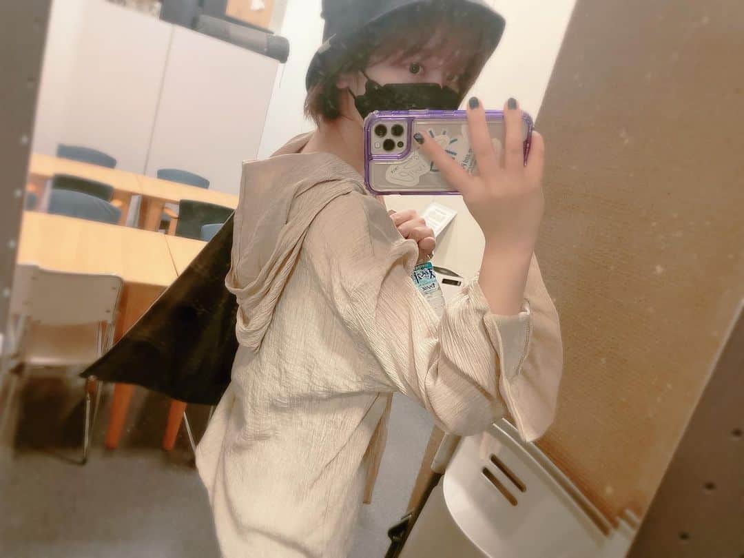 愛美のインスタグラム：「夏の写真。来年の夏は無理なく #パーカー声優 しよう。」