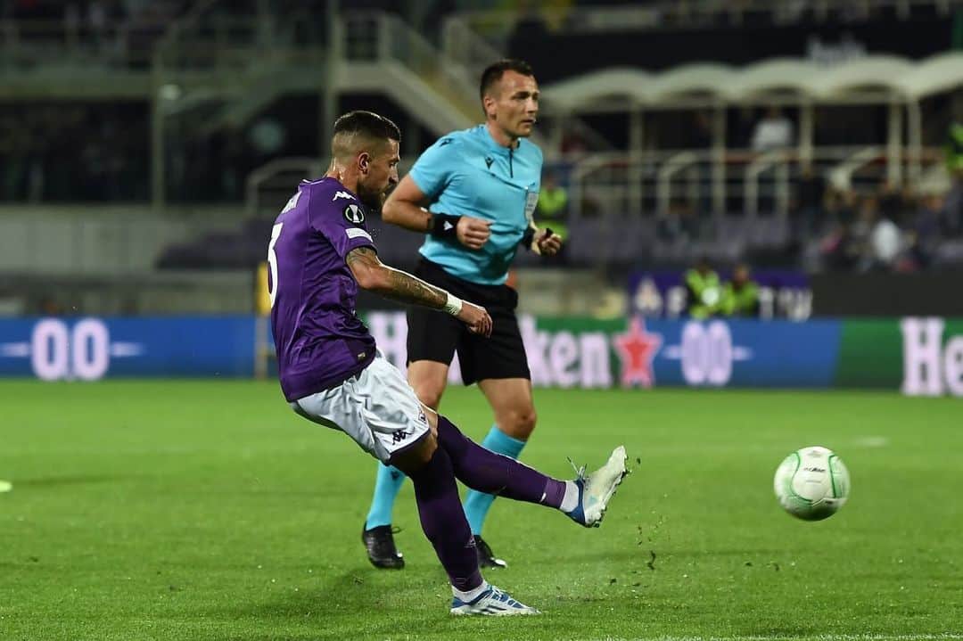 クリスティアーノ・ビラーギのインスタグラム：「Assist, gol, vittoria e punti. Una bella serata. Che ci voleva. E che ci serviva. Ma con la testa siamo già a Lecce 💜」