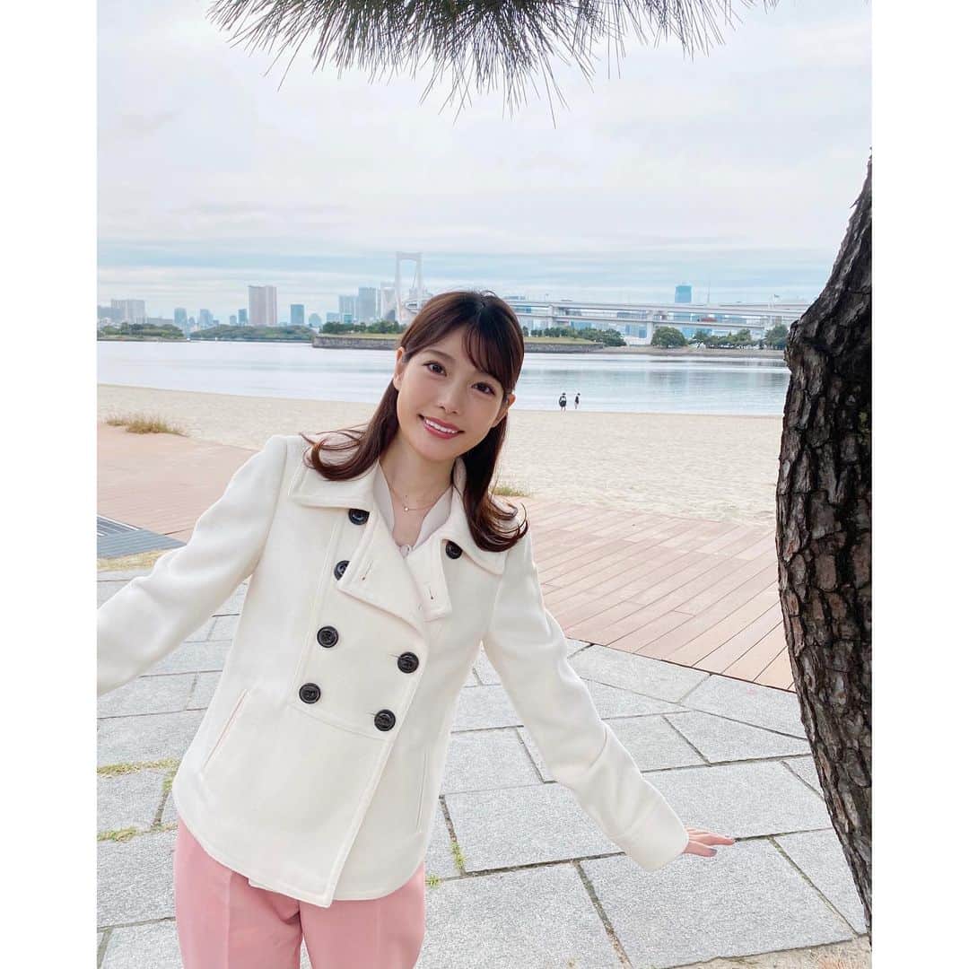 竹俣紅のインスタグラム：「☁️ 今週もイット！を観てくださってありがとうございました。 ⁡ 本番前にお台場の空の様子を見に行ったときの写真と、 スタジオで撮っていただいた写真です。 ⁡ スタッフ一同、日々いろいろと工夫を凝らして取り組んでおりますので、 「ソラよみ」また来週もよろしくお願いします☺️ ⁡ 良い週末をお過ごしください✨ ⁡ #イット」