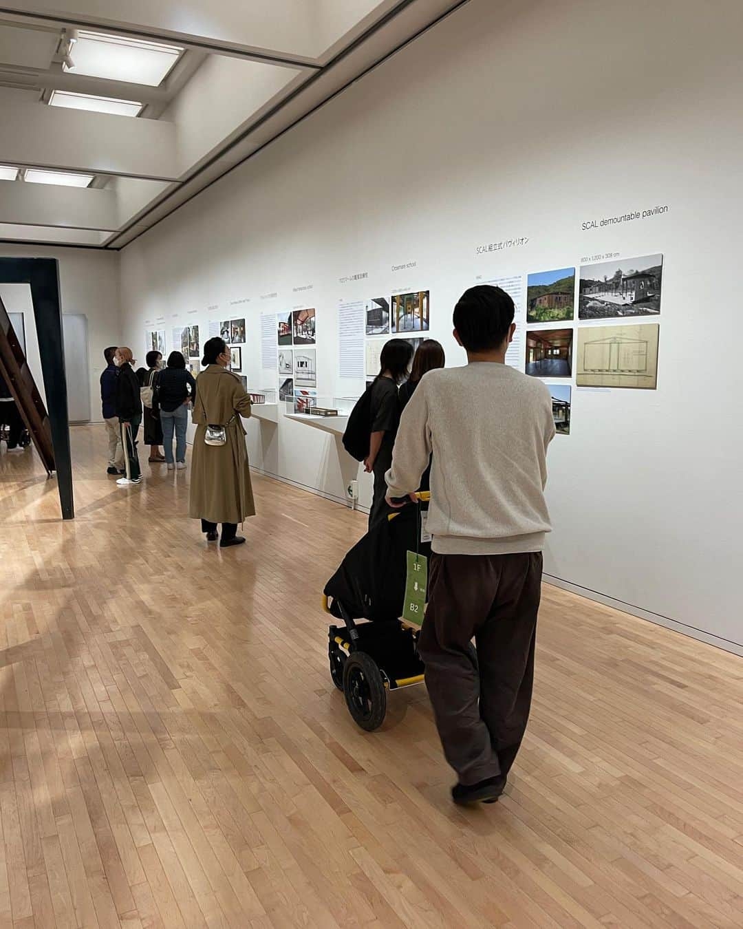 馬場一馬さんのインスタグラム写真 - (馬場一馬Instagram)「Jean Proube ジャン・プルーヴェ展に行ってきました。以前から好きだった照明と椅子があって、自分のお店がオープンする時には使いたいと思っていた事もあり、良いインスピレーションをうけることができました。 10月16日(日曜)までなのであと少ししかありませんが建築や家具が好きな方にはおすすめです🙌🏻 #jeanprouve」10月14日 20時13分 - babakazuma