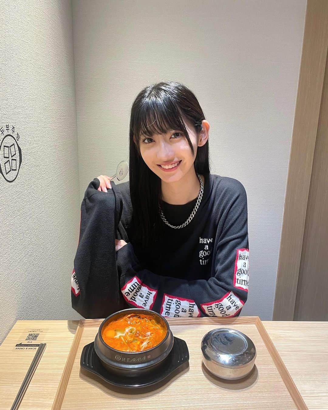 吉村花音のインスタグラム：「. 美味しい純豆腐たべてきた🤍 あ、前髪つくったよ✌️  . #スンドゥブ #スンドゥブキッチン #韓国料理 #sundubu #sundubukitchen」