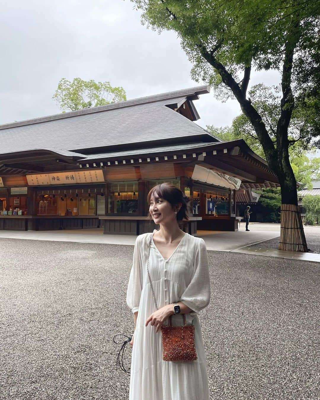 川本彩のインスタグラム：「清々しい気で溢れていた熱田神宮⛩ 樹齢1000年以上といわれてる楠は立派すぎてカメラにうまくおさまらず🤳 #名古屋観光 #熱田神宮 #パワースポット」