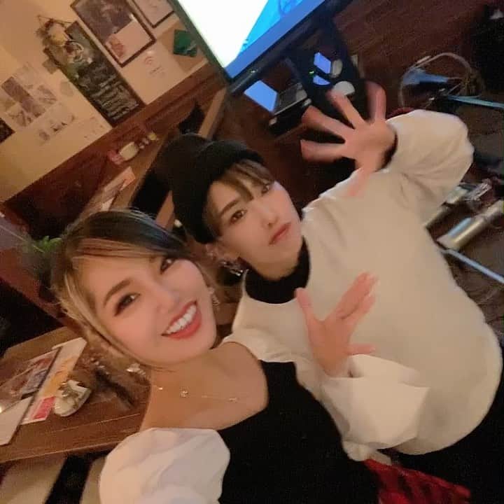RINGOのインスタグラム：「🚴‍♀️ 宇都宮の @keirin_marche  #ケイリン酒場 に遊びいってきた☺️💖 自転車こぐの10年以上ぶりだったかもしれん😂😂😂 こいでもこいでも全然ゴールに辿りつかない！！！😂😂😂  競輪ゲームは無料でした⭐️ 勝者には1ドリンクチケット✨✨ 明日10/15もあるよー💖💖💖  #宇都宮 #栃木  #競輪 #けいりん  最後の動画のゆるキャラは #キブナドン 🐟」