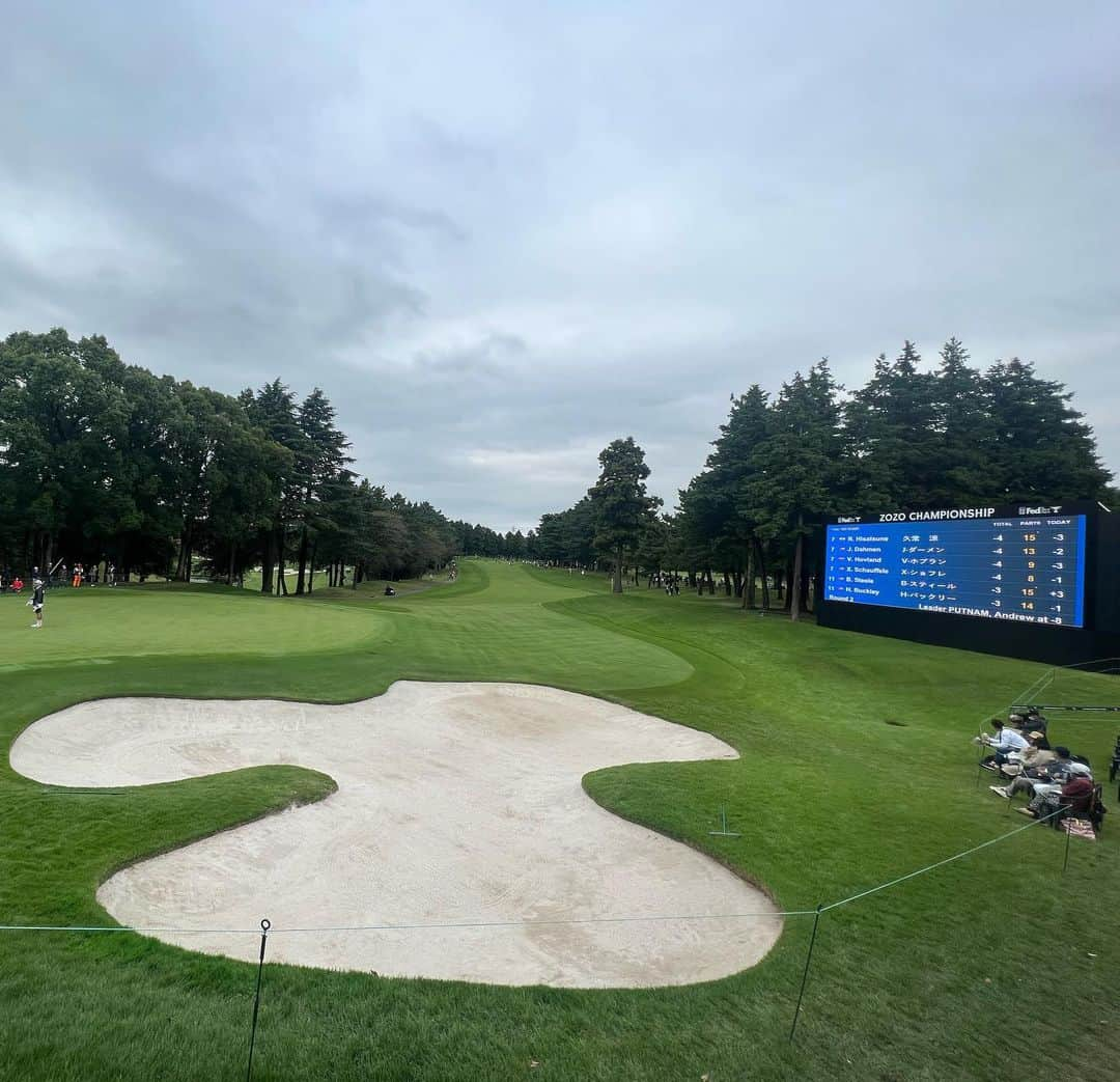 山内鈴蘭さんのインスタグラム写真 - (山内鈴蘭Instagram)「今年もZOZO CHAMPIONSHIP観に行ってきました🥺⛳️  PGAの試合をこんな間近で観戦できるのはこの試合だけ❣️大会が決まってからずーっとワクワクしてたよ😆  グリーンをセカンドショット外してしまっても、OKパーまで寄せるアプローチに、パー5でイーグルパットを狙うこのワクワク感🥺❤️  男子プロの試合だからこそ感じれる、躍動感にドキドキしっぱなしだったよー😭🔥  縁日もあって楽しかった🥺 ご飯ブースも沢山あって食べすぎた！笑  今年もどの選手が優勝するか？楽しみでならない❣️❣️❣️  来年ももしあったら、必ず行く💝 毎年の楽しみなんだー😆😆😆  #ゴルフ #PGAツアー #zozochampionship #pgatour #コリンモリカワ #岩崎亜久竜 #松山英樹 #リッキーファウラー #rickiefowler #zozotown #ゴルフツアー #プロゴルファー #ゴルフ動画 #ゴルフ観戦 #ゴルフ好き #gorurun #ゴルフスイング #ゴルフ好きな人と繋がりたい」10月14日 21時20分 - xxsuzuranxx