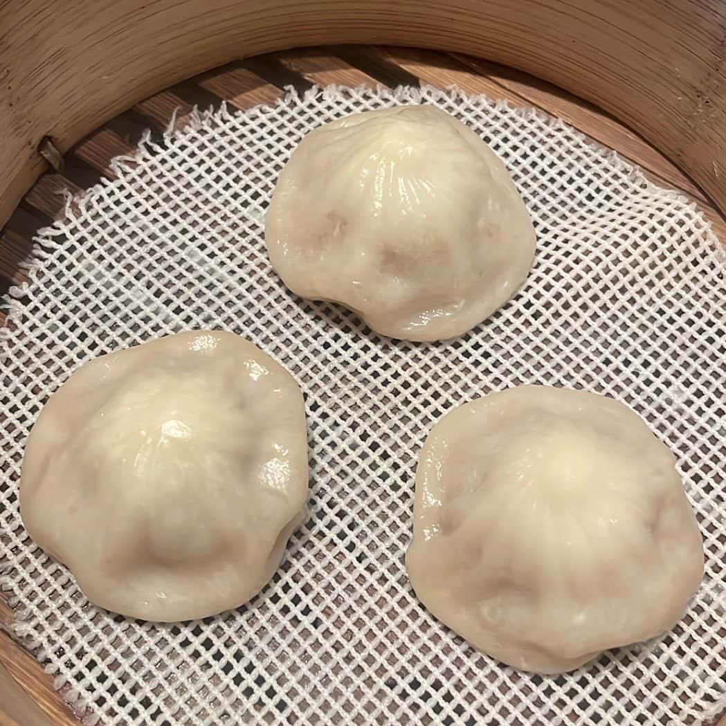 安村真奈のインスタグラム：「最近は小籠包がきてます！ もっとたくさん食べたいです！ 一緒食べに行ってください🥺」